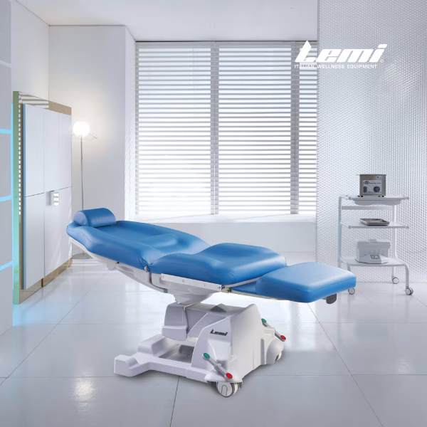 Zobozdravniški stol Lemi Dreamed Move z integriranimi kolesi je opremljen z zmogljivo in tiho elektroniko ter praktičnim standardnim nožnim stikalom, primeren tudi za manjše prostore.