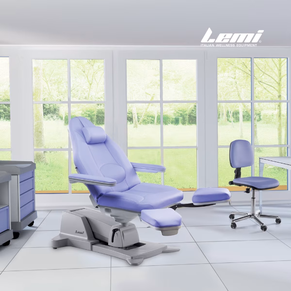 Lemi Podo High je ergonomski in funkcionalni stol za podiatrijo, zasnovan za maksimalno udobje pacienta ter omogoča menjavanje delovnih položajev z nastavitvijo višine glede na potrebe pri delu.