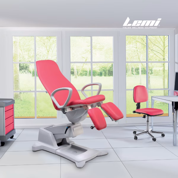 Lemi Podo Slinder je stol za podiatrijo z ergonomsko tanko blazino in BAT nasloni za roke.